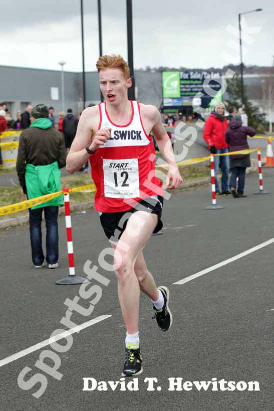Phil Hurst brings Elswick Harriers into 3rd place in the senior mens Elswick Road Relays.
